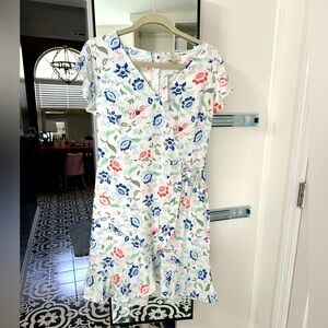 🌸NWT Faux wrap dress with flutter sleeves. Perfect for spring. 🌸